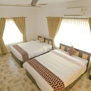 3 PERSON SUIT ROOM